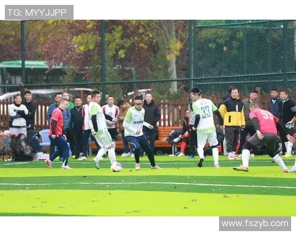 洪涛杯足球盛宴开启激情对决展现青春风采与团队精神的完美结合